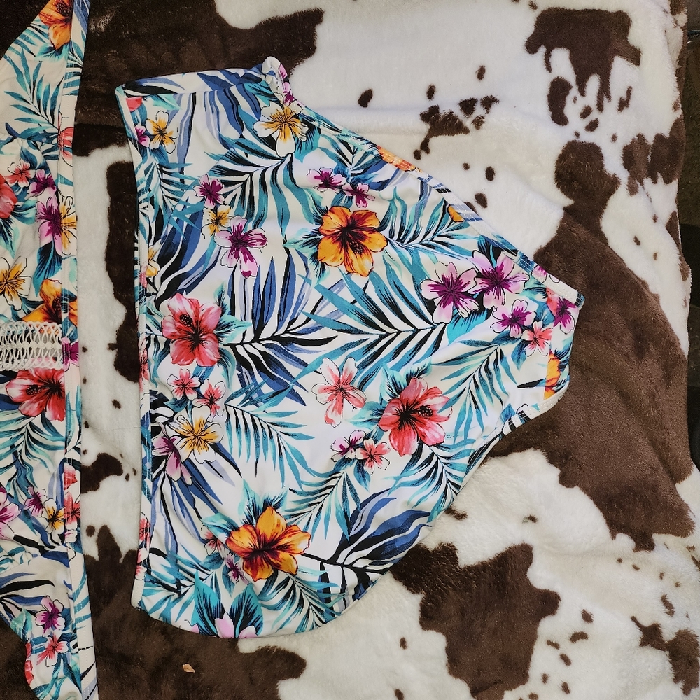 Bathing suit. - Picture 2 of 2